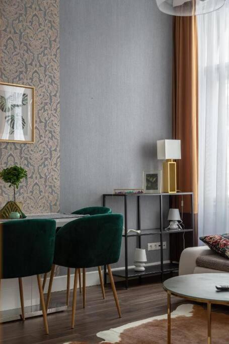 Chic, Captivating Space Budapest Bagian luar foto