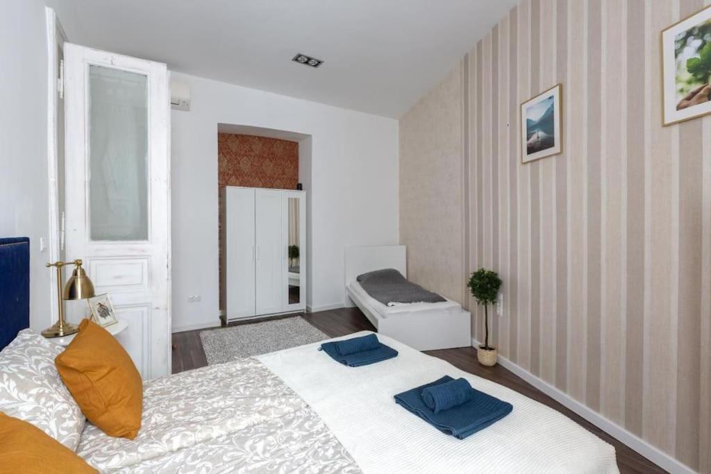 Chic, Captivating Space Budapest Bagian luar foto
