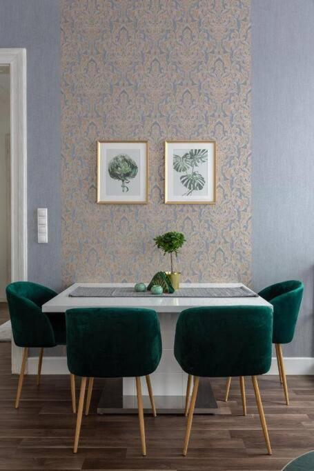 Chic, Captivating Space Budapest Bagian luar foto
