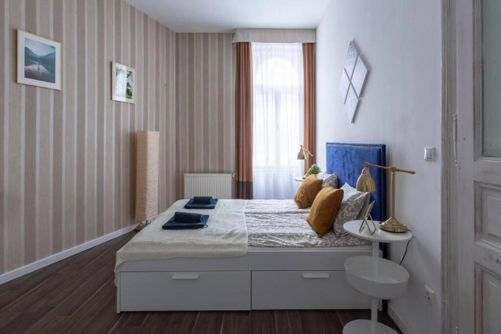 Chic, Captivating Space Budapest Bagian luar foto