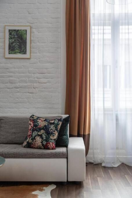 Chic, Captivating Space Budapest Bagian luar foto