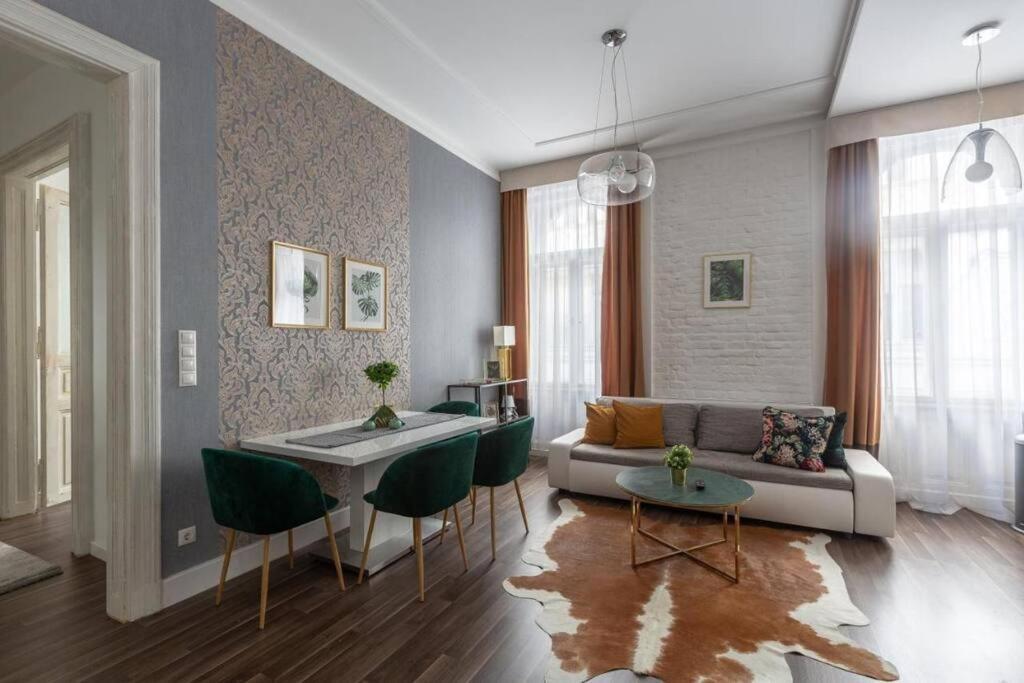 Chic, Captivating Space Budapest Bagian luar foto
