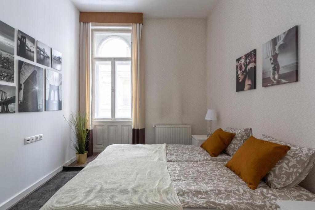 Chic, Captivating Space Budapest Bagian luar foto